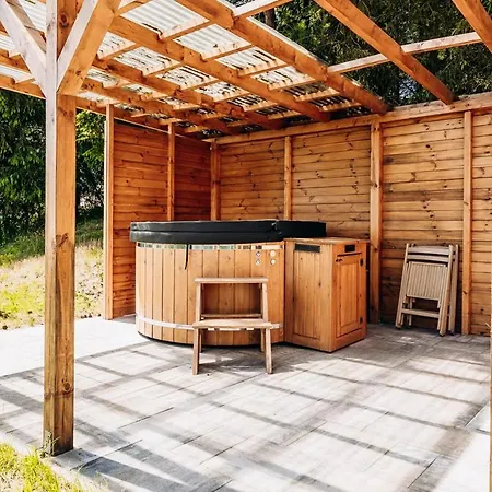 Chatka na Wzgórzu, Jacuzzi dodatkowo płatne,Staw z możliwością łowienia ryb Lodge Barczewo