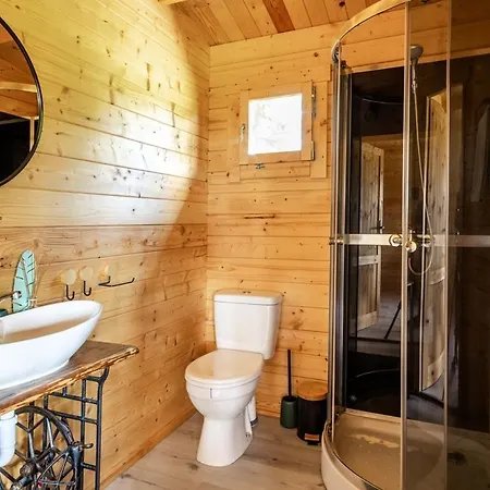 Chatka na Wzgórzu, Jacuzzi dodatkowo płatne,Staw z możliwością łowienia ryb Lodge Barczewo
